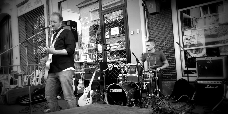 JustCOVER, groupe de musique Rock en représentation à Yvelines - photo de couverture n° 2