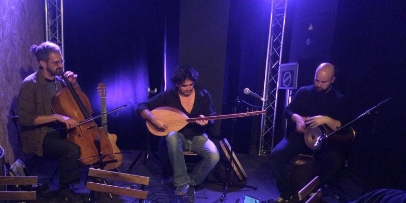 gilles finzi, groupe de musique Musiques du monde en représentation à Paris - photo de couverture