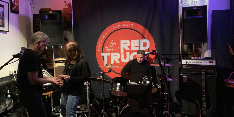Redtruck, groupe de musique Rock en représentation à Paris - photo de couverture n° 3