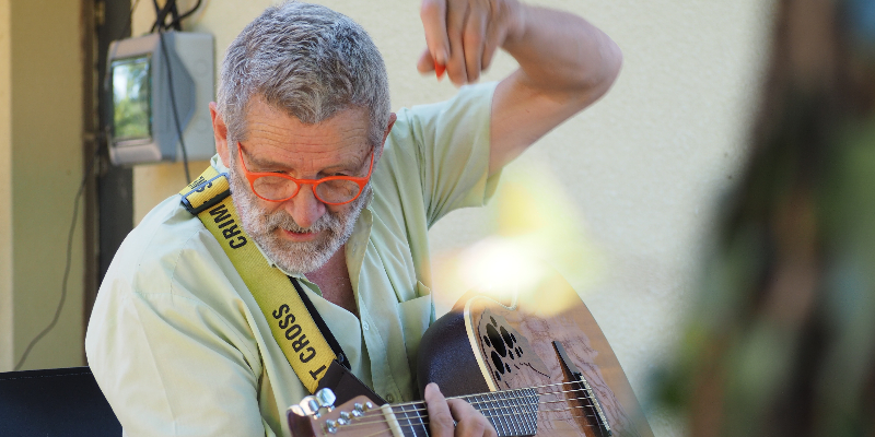 richard paul esclapez, musicien Chanteur en représentation à Lot et Garonne - photo de couverture n° 2