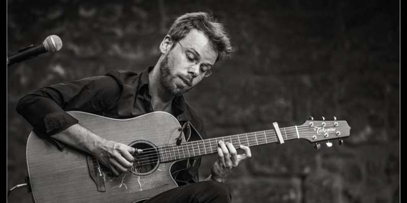 Julien Andela, musicien Guitariste en représentation à Rhône - photo de couverture n° 1