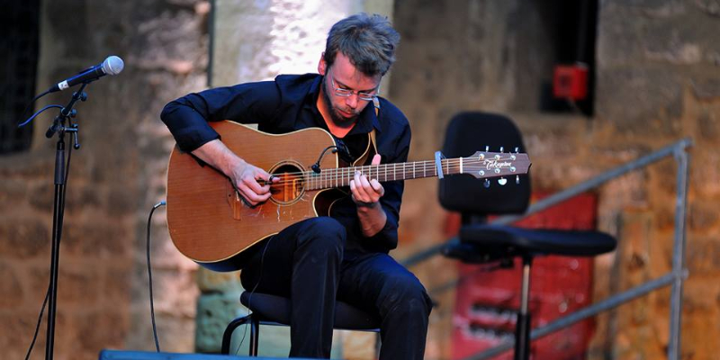 Julien Andela, musicien Guitariste en représentation à Rhône - photo de couverture n° 2