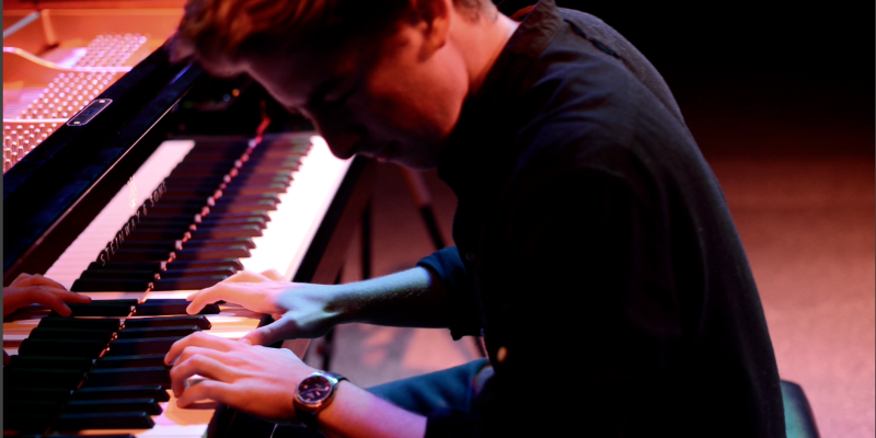 Adriano Koch Piano Solo, musicien Jazz en représentation - photo de couverture n° 3