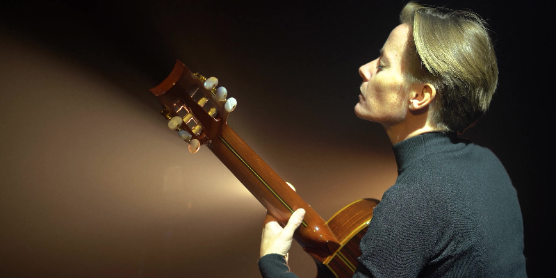 Sola, musicien Guitariste en représentation à Vienne - photo de couverture n° 2