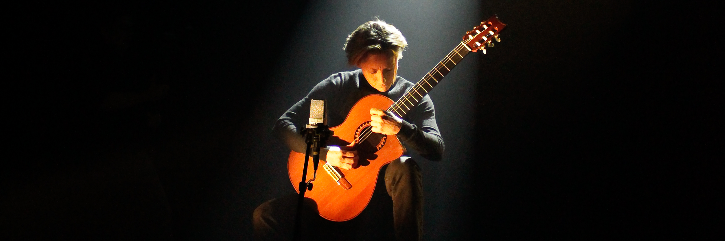 Sola, musicien Guitariste en représentation à Vienne - photo de couverture n° 4