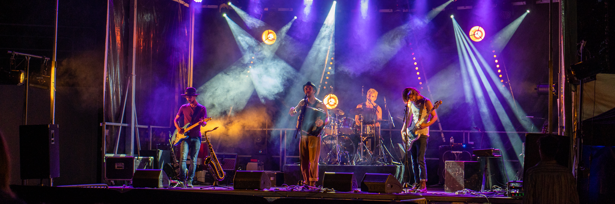 LES NOUVEAUX DOSSIERS, groupe de musique Musique Française en représentation à Charente Maritime - photo de couverture n° 2
