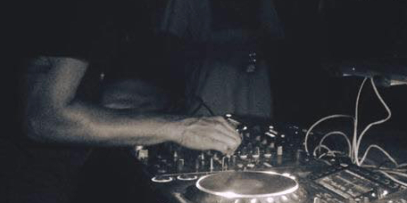 Pino Carrola, DJ Dj en représentation - photo de couverture n° 3