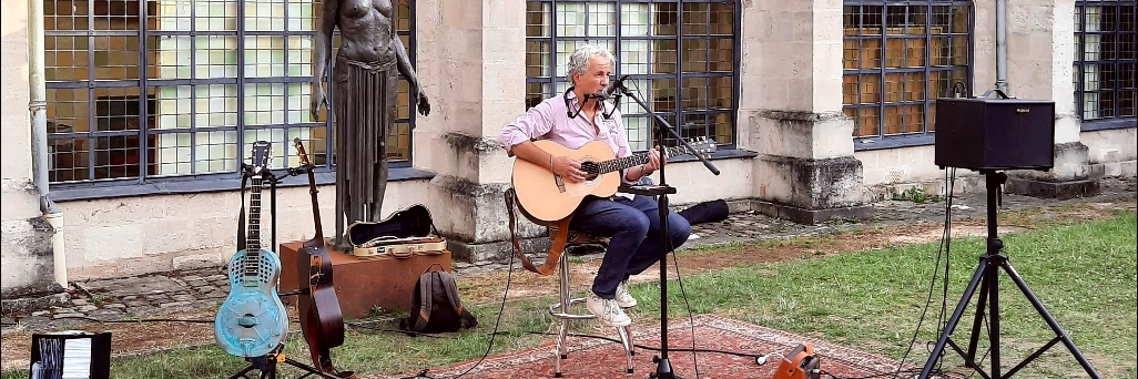 Emmanuel Della Torre, musicien Chanteur en représentation à Seine et Marne - photo de couverture n° 1