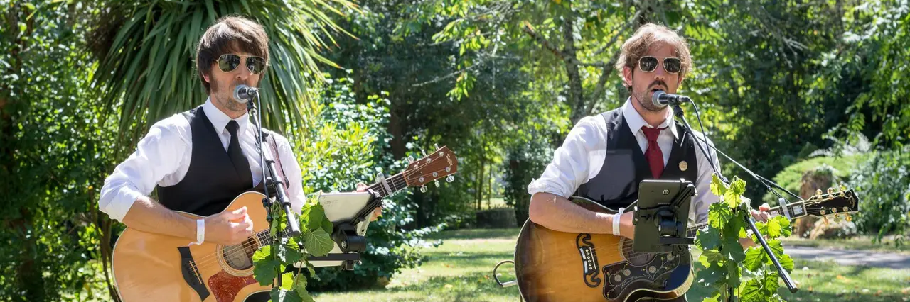 The Jacaranda Folk Explosion, musicien Guitariste en représentation à Ille et Vilaine - photo de couverture
