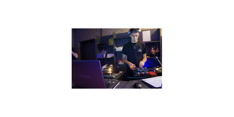 SebConiC, DJ DJ en représentation - photo de couverture n° 2
