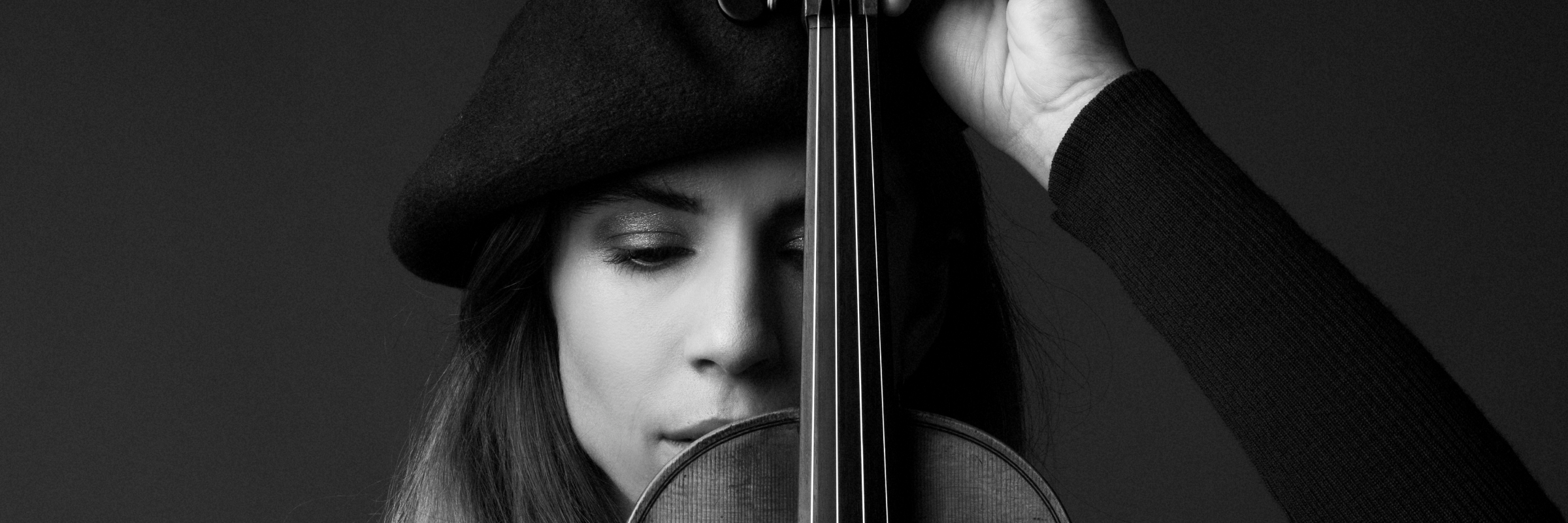 Lara Pouget, musicien Violoniste en représentation à Rhône - photo de couverture