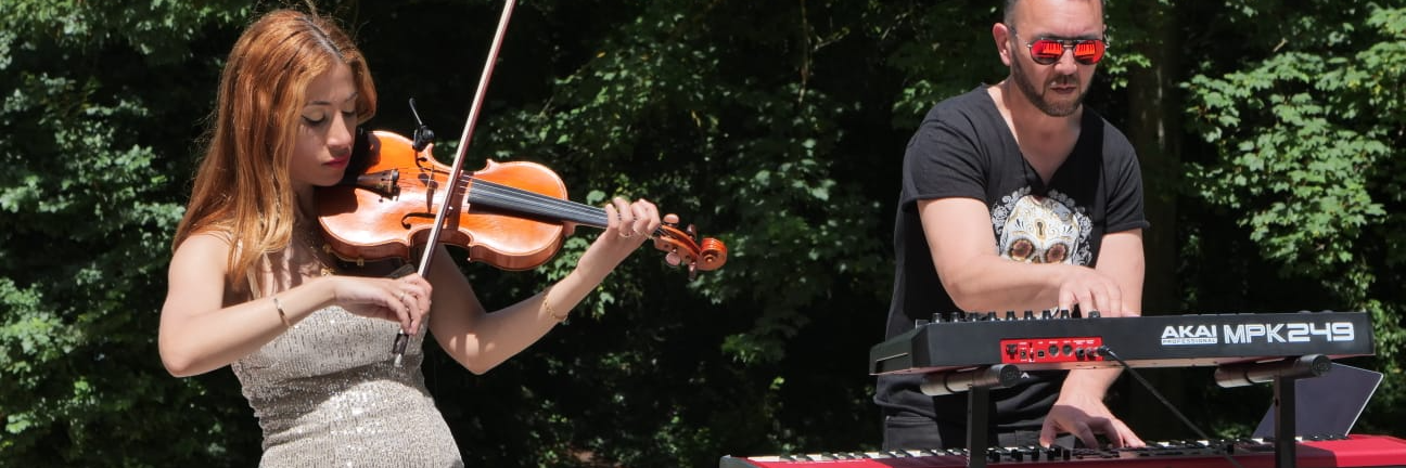 Alyssa Ait hammou , musicien Violoniste en représentation à Paris - photo de couverture