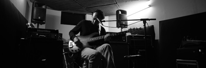 Averse, musicien Rock en représentation à Rhône - photo de couverture
