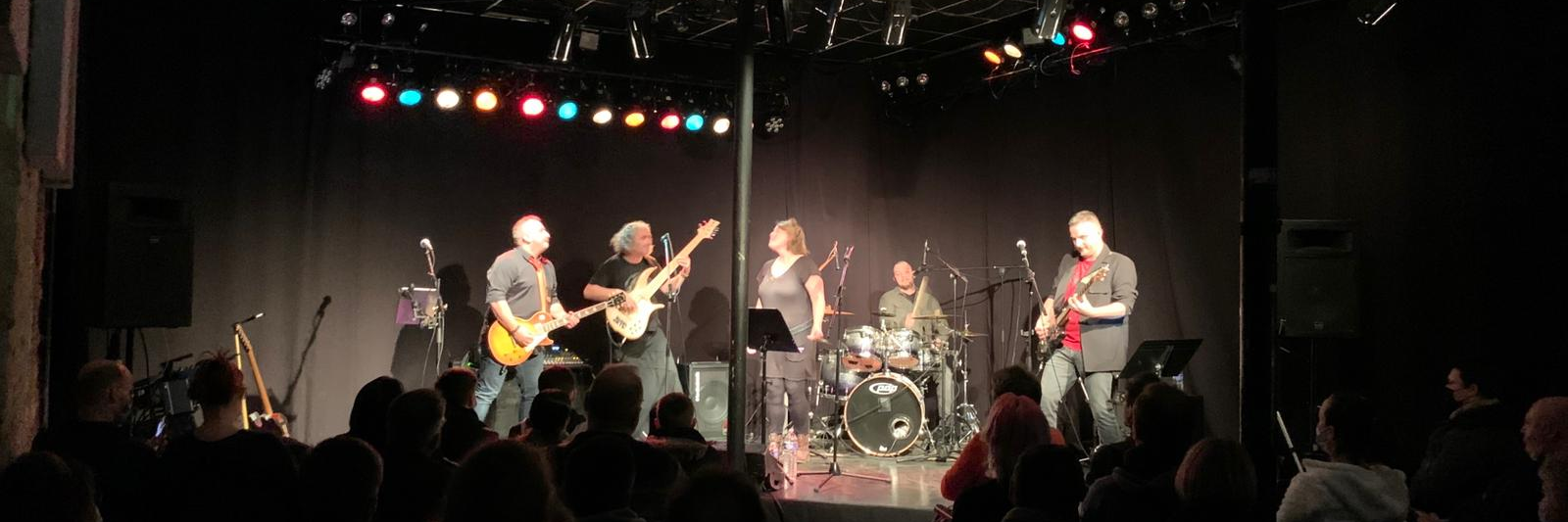 FREAKY SPOONS, groupe de musique Rock en représentation à Seine et Marne - photo de couverture