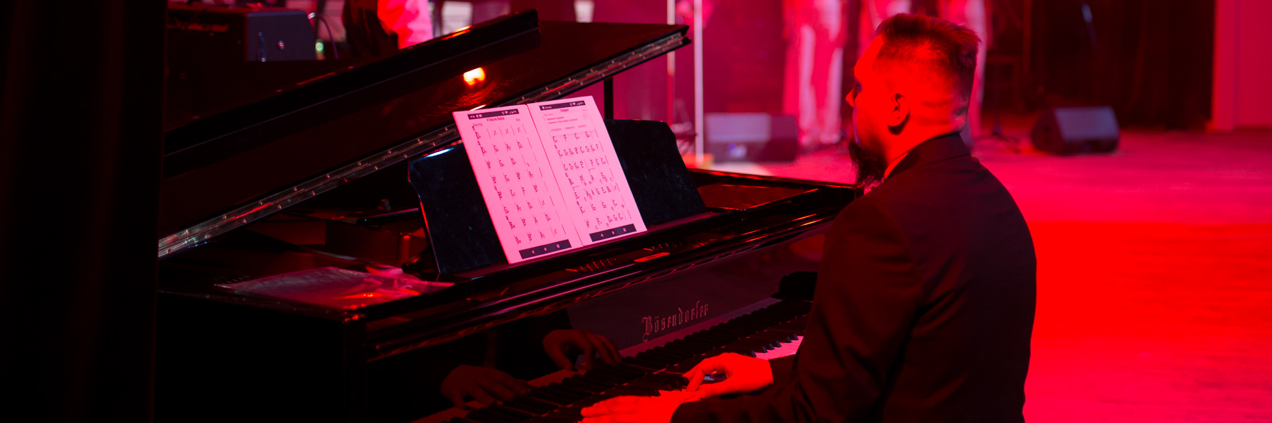 Dmytro , musicien Pianiste en représentation à Paris - photo de couverture