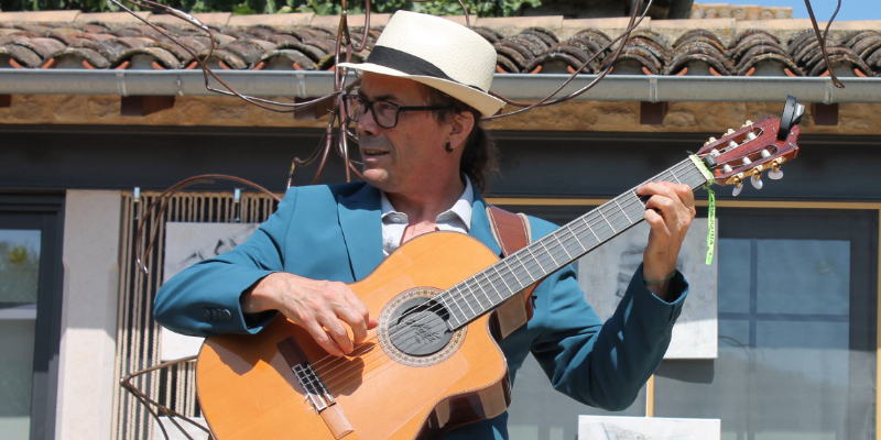 Thiery Sonterra, musicien Bossa Nova en représentation à Haute Garonne - photo de couverture n° 2