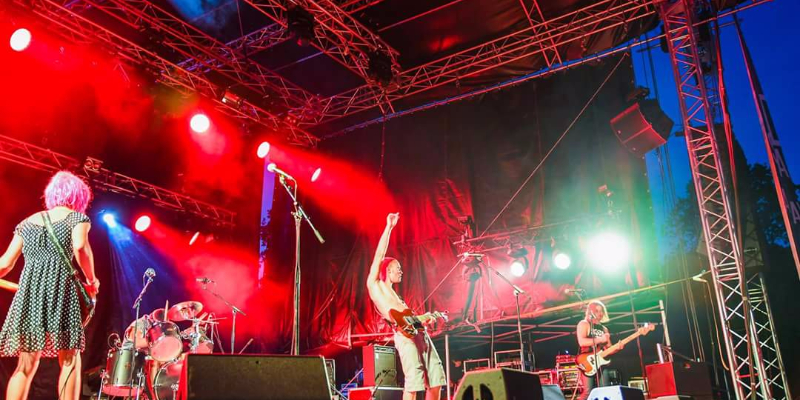 Let Me Rock , groupe de musique Rock en représentation à Charente Maritime - photo de couverture n° 1