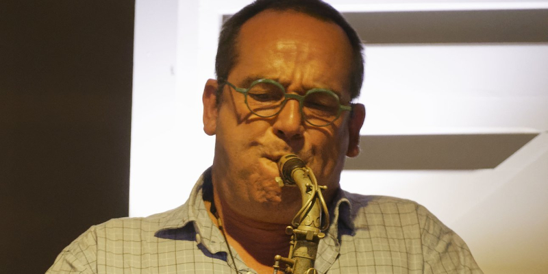 ATROUS STEPHANE, musicien Saxophoniste en représentation à Vendée - photo de couverture n° 2