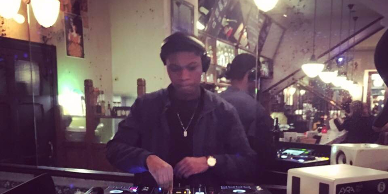 ISSAW, DJ DJ en représentation à Paris - photo de couverture