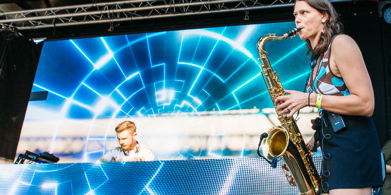 Elisax , DJ Saxophoniste en représentation à Paris - photo de couverture n° 2