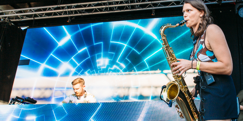 Elisax , DJ Saxophoniste en représentation à Paris - photo de couverture n° 1
