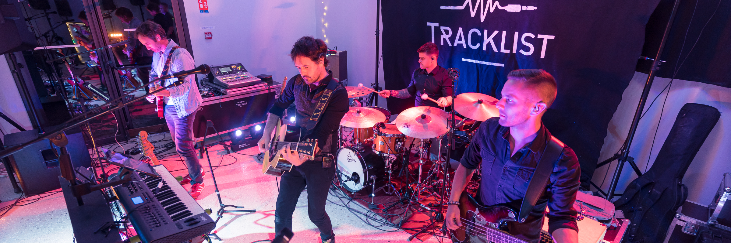 TRACKLIST, groupe de musique Rock en représentation à Vendée - photo de couverture n° 2