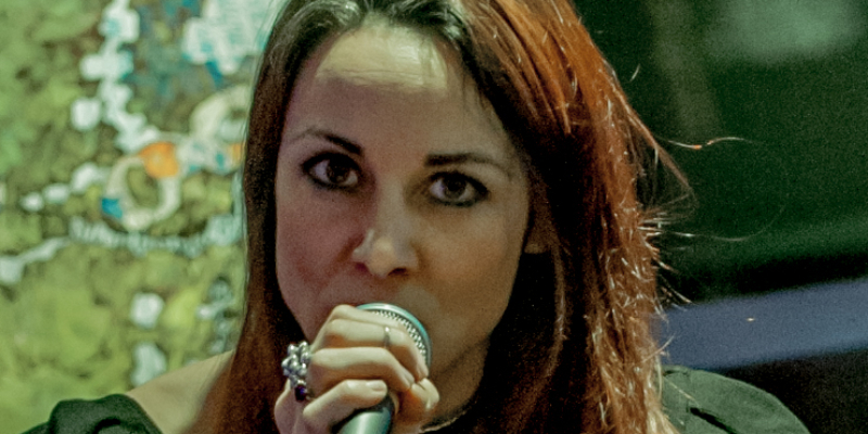 Isabelle Sabatier , groupe de musique Chanteur en représentation à Loiret - photo de couverture n° 2