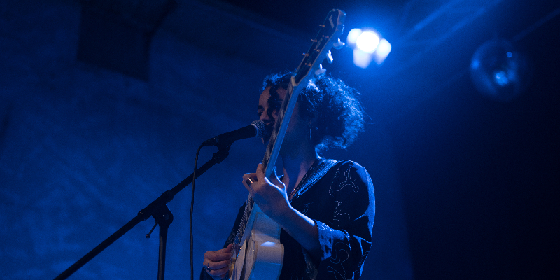 Célia Tiab, musicien Soul en représentation à Rhône - photo de couverture