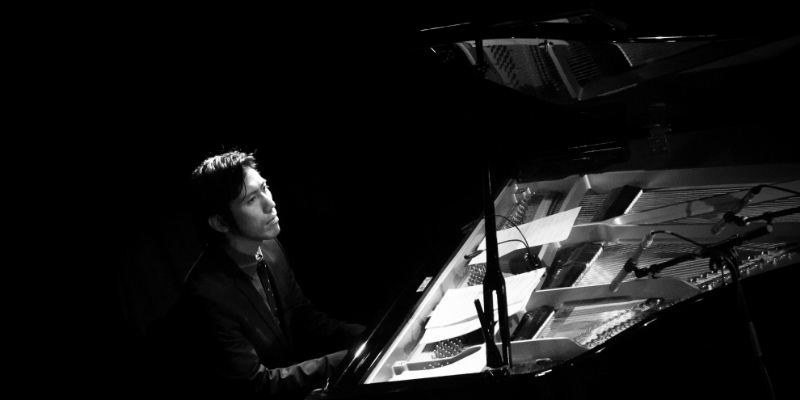 Hiroshi Murayama, musicien Pianiste en représentation à Paris - photo de couverture