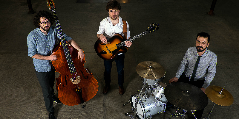One Trio Orchestra , groupe de musique Rock en représentation à Gironde - photo de couverture n° 3